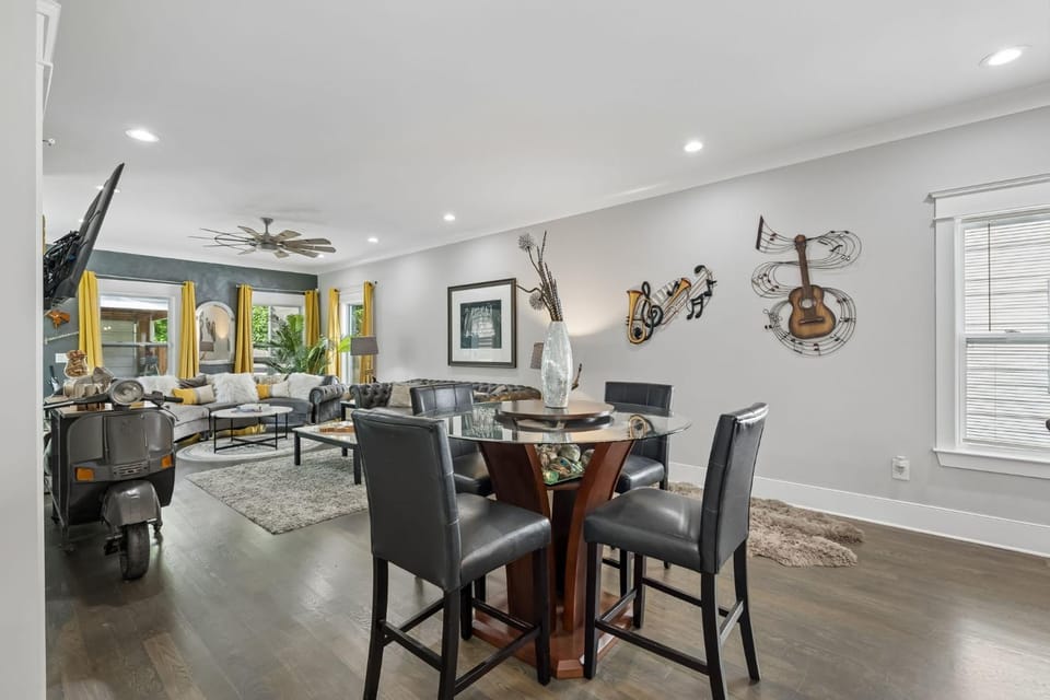 Stay in style Spacious Nash home near Broadway House in Nashville