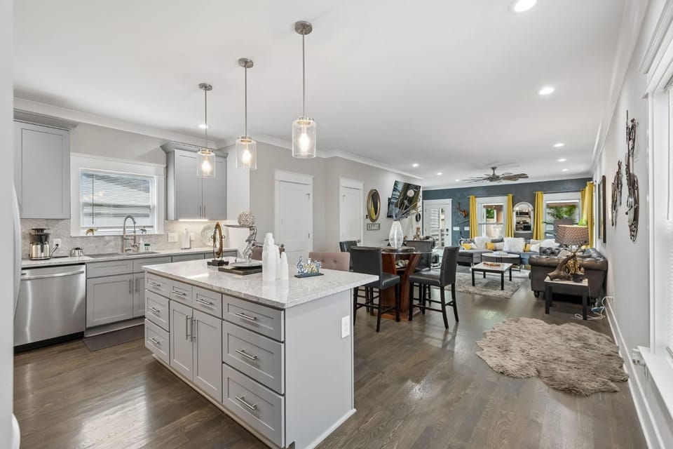 Stay in style Spacious Nash home near Broadway House in Nashville