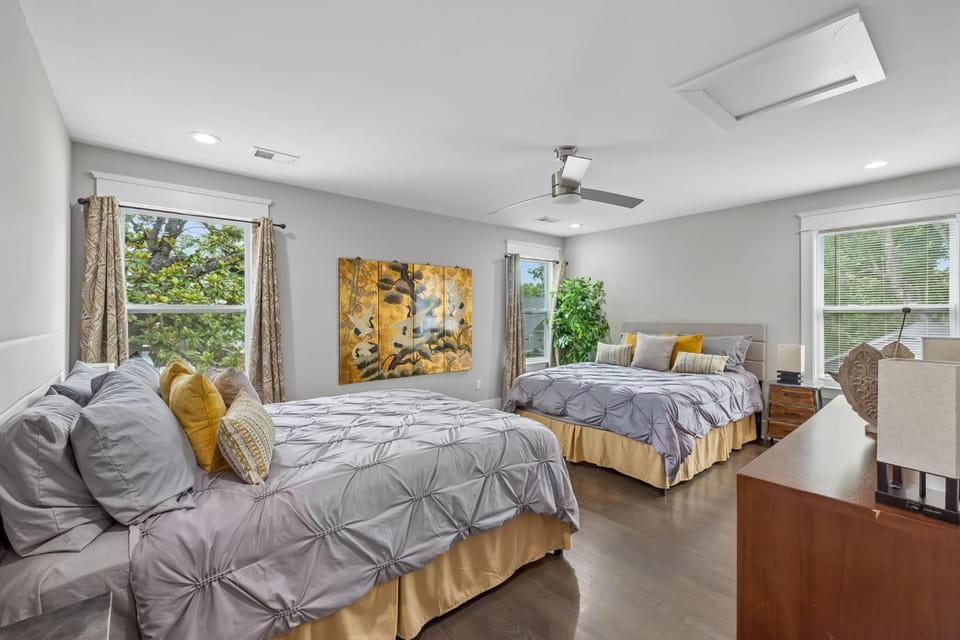 Stay in style Spacious Nash home near Broadway House in Nashville