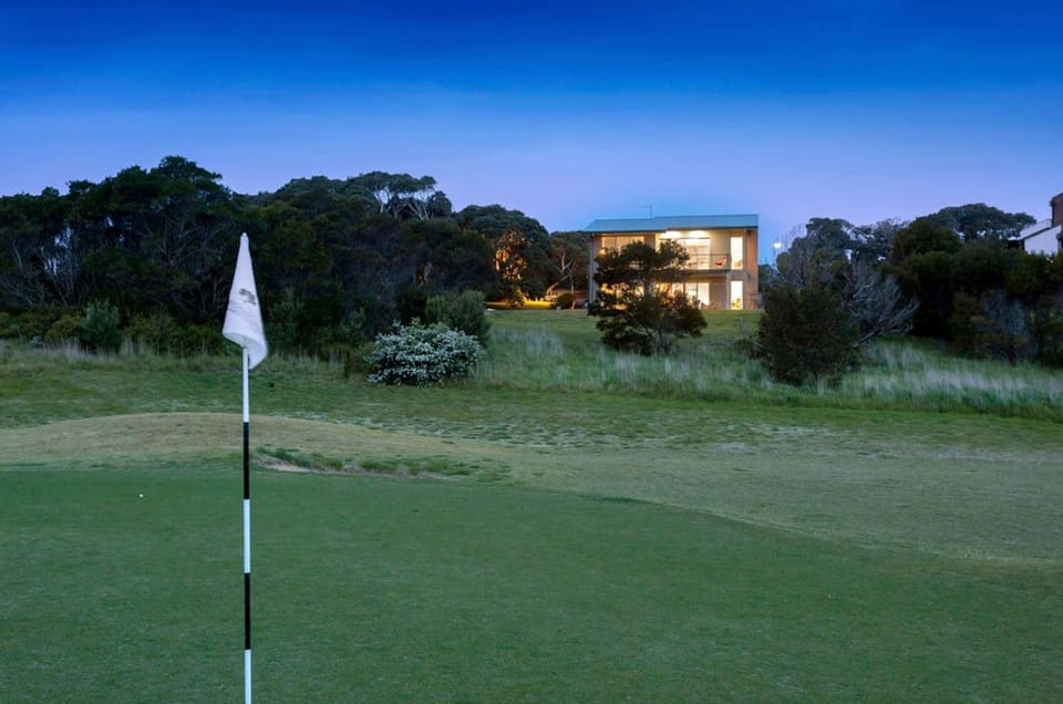 Golf Course Retreat - 5 Min to Hot Springs & Beach House in Fingal