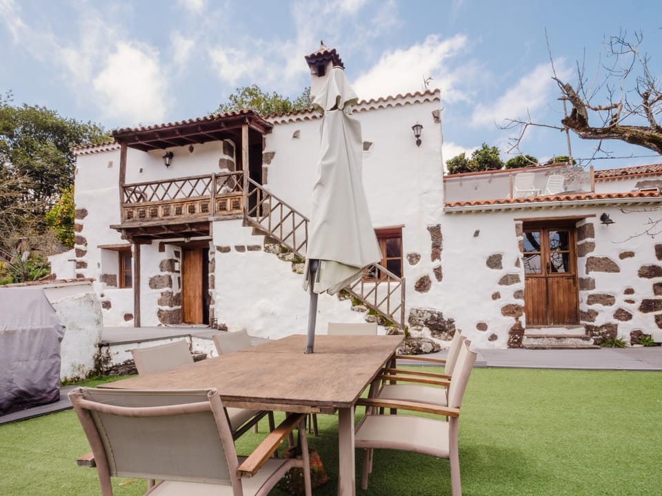Property building, Patio, Day