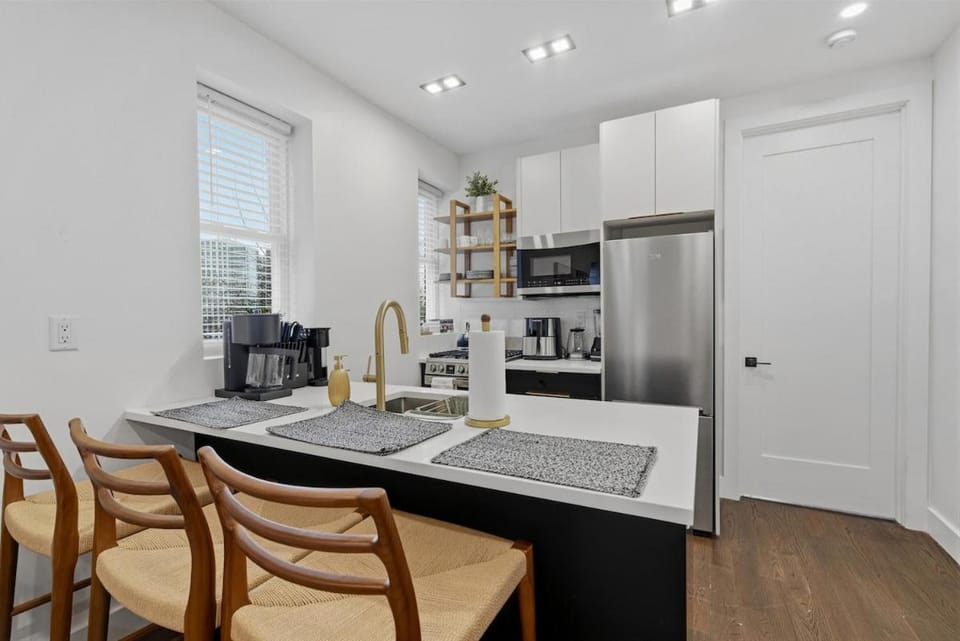 Modern 2BR Retreat Near MetLife with Parking and Views Apartment in Jersey City