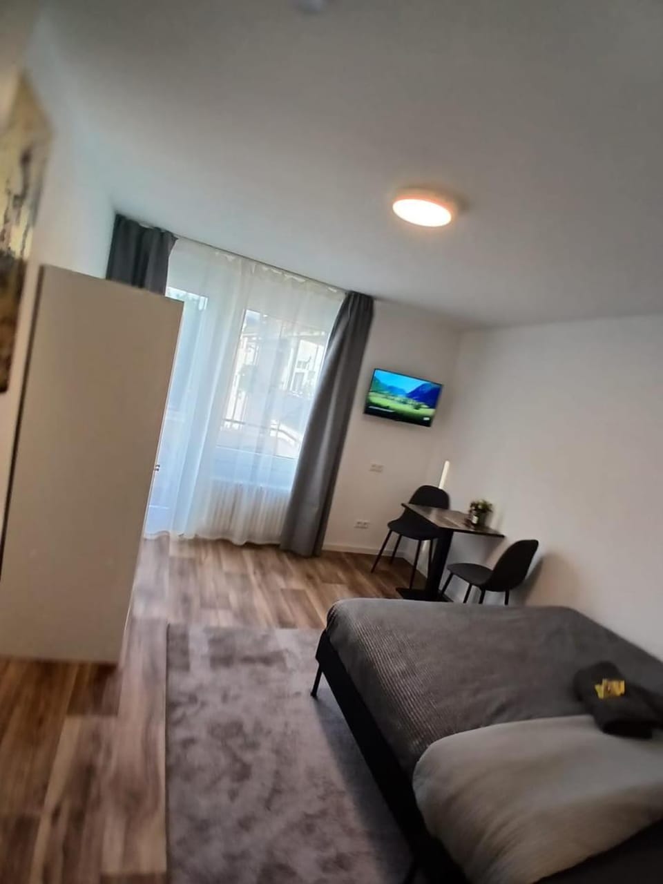 City Hub Room 22 - mit Balkon - Coffee for free - Hostel in Karlsruhe