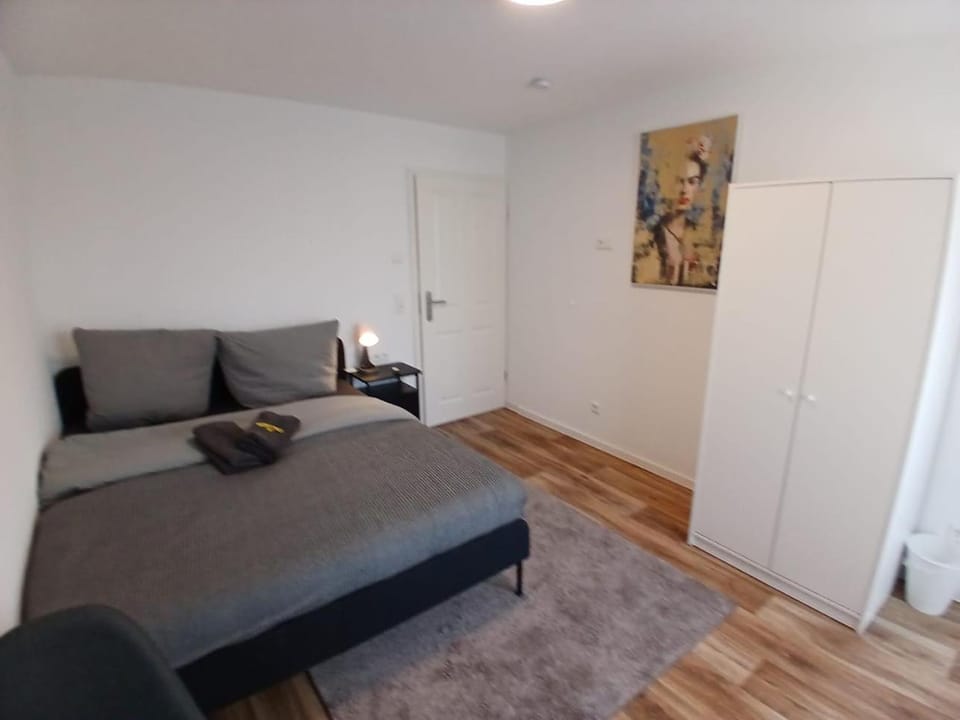 City Hub Room 22 - mit Balkon - Coffee for free - Hostel in Karlsruhe