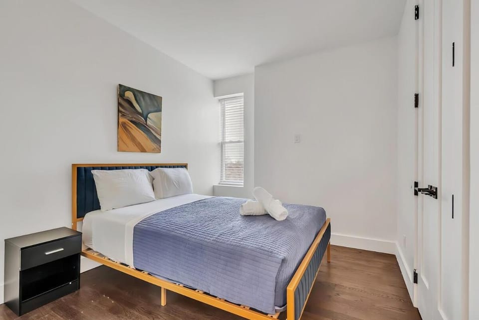 Spacious 2BR Escape with Parking Near MetLife and NYC Apartment in Jersey City