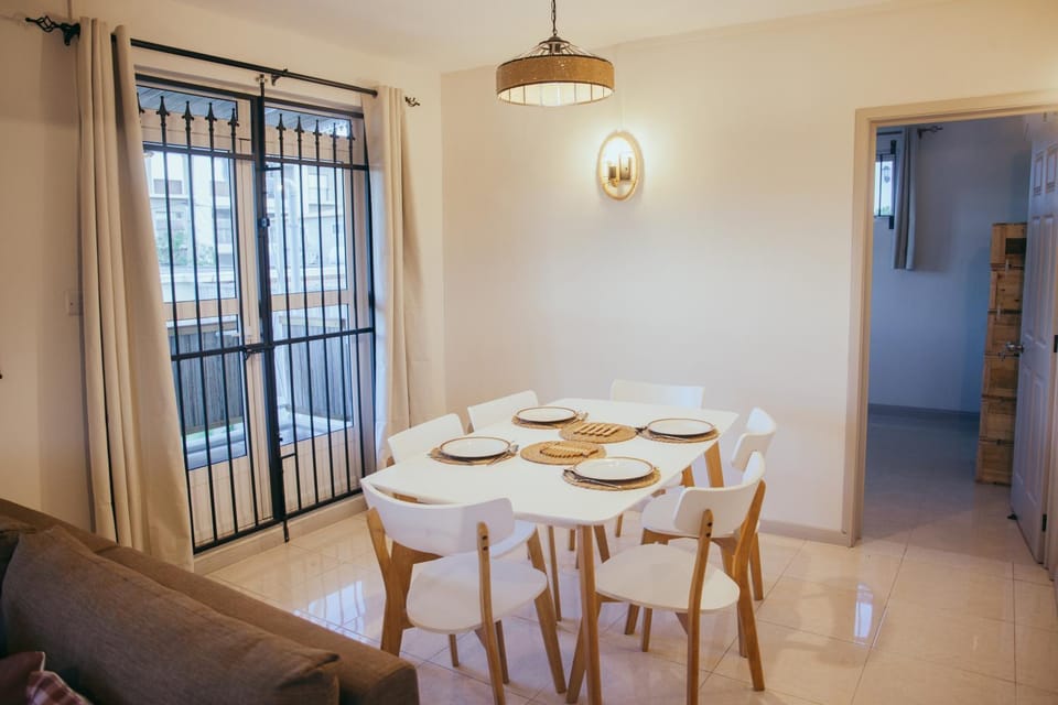 Seating area, Dining area
