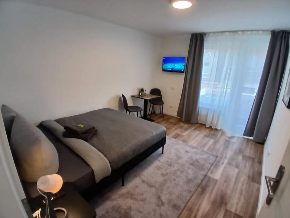 City Hub Room 23 - mit Balkon - Coffee for free - Hostel in Karlsruhe