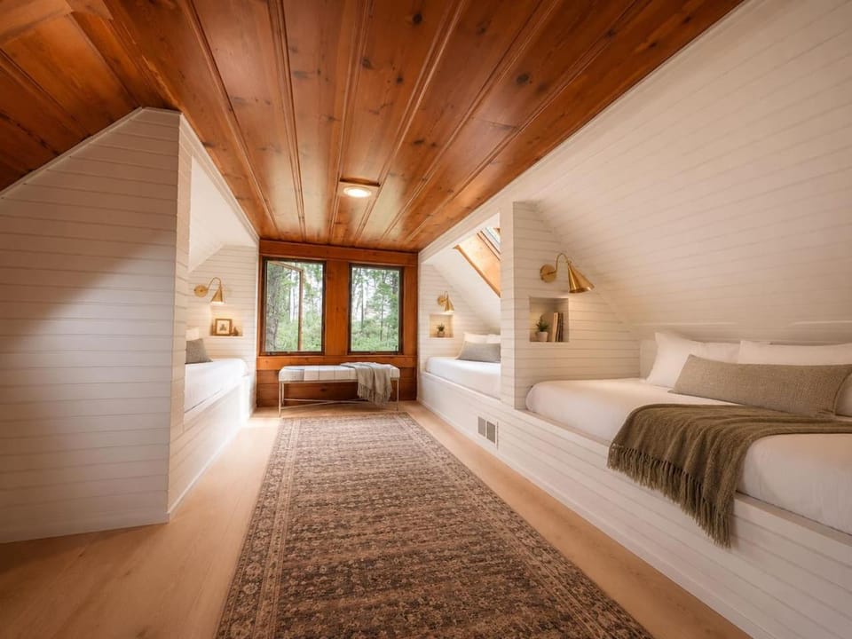 The Fork House Luxury Creekside Sierra Retreat House in Twain Harte