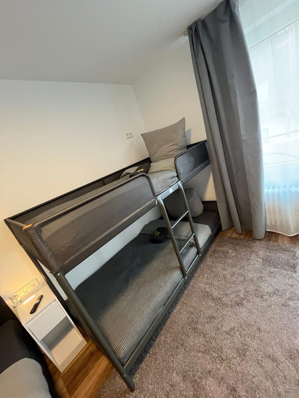 City Hub Room 25 - mit Balkon - Coffee for free - Hostel in Karlsruhe