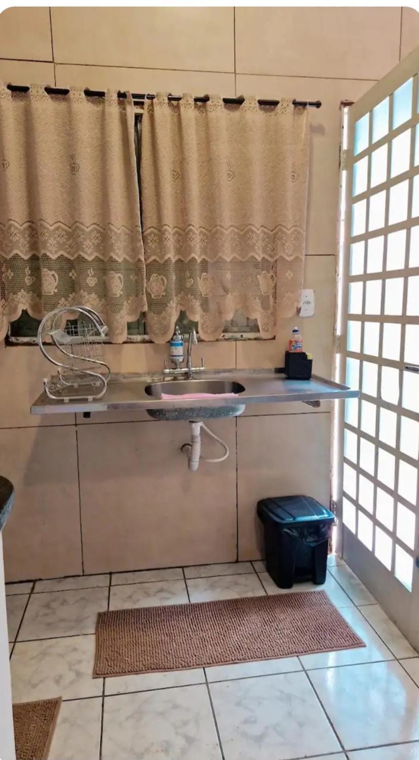 kitnet privativa com ar-condicionado House in Goiania