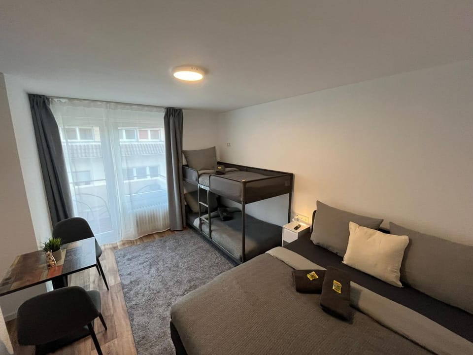 City Hub Room 26 - mit Balkon - Coffee for free - Hostel in Karlsruhe