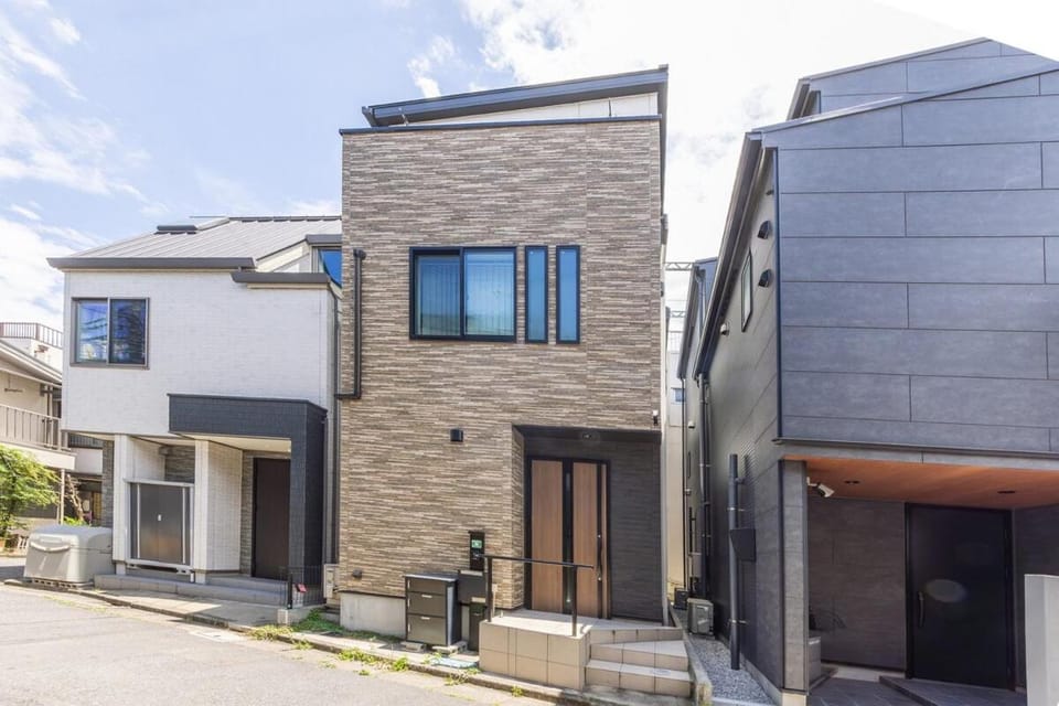 Newly Opened, 6 mins to Skytree, 2 mins on foot to the nearest station, 11 mins by train to Asakusa Station, Max 8 peoplele Apartment in Japan