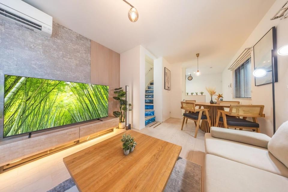Newly Opened, 6 mins to Skytree, 2 mins on foot to the nearest station, 11 mins by train to Asakusa Station, Max 8 peoplele Apartment in Japan