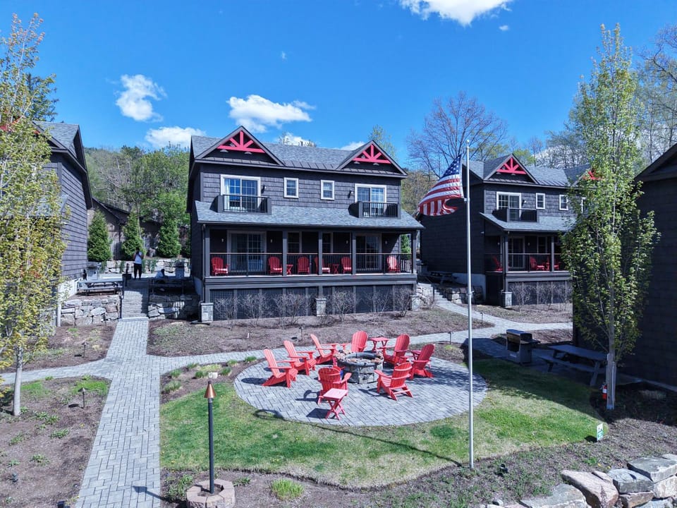 Deluxe Lodge Lakefront On Lake George #8 House in Queensbury