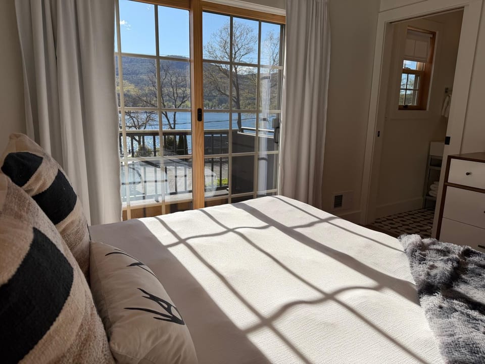 Deluxe Lodge Lakefront On Lake George #8 House in Queensbury