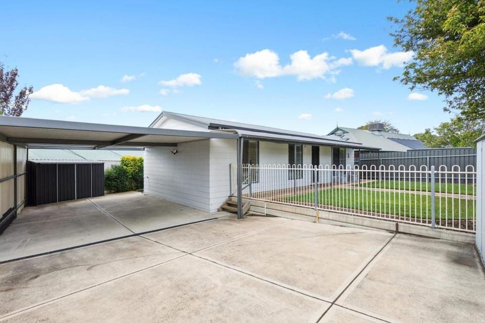 3BR McLaren Vale Stay House in McLaren Vale
