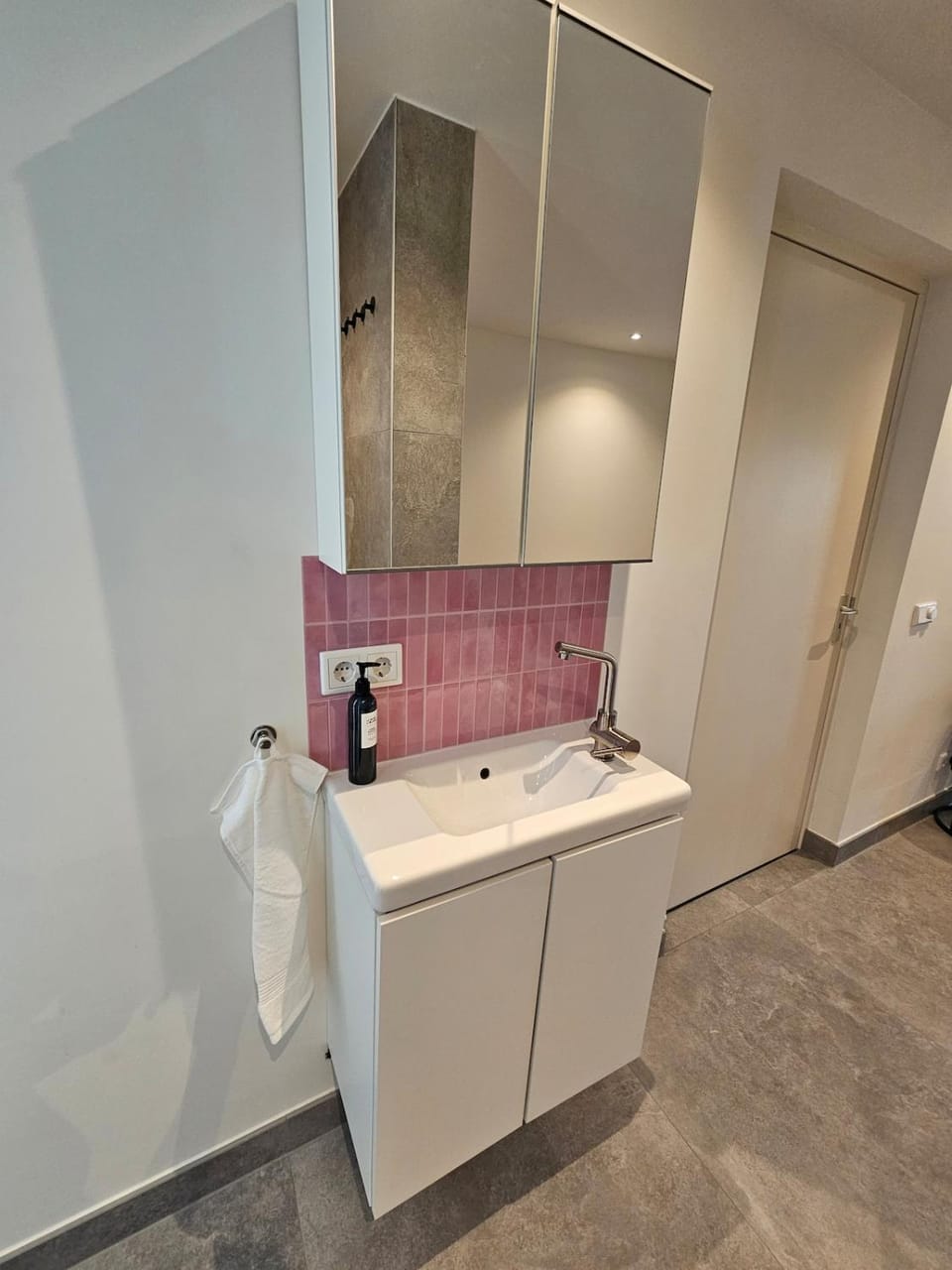 Room 2km from centre Private entrance Free bike Apartment in Nijmegen