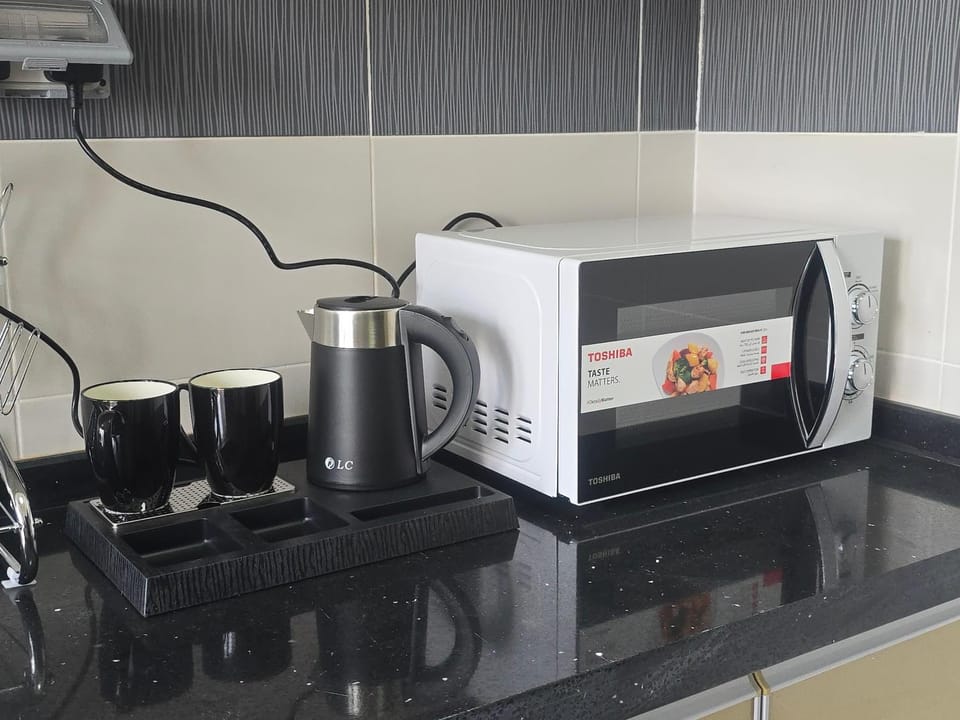 Coffee/tea facilities, microwave, kitchen