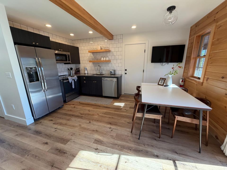 Deluxe Lodge Lakefront On Lake George #9 House in Queensbury