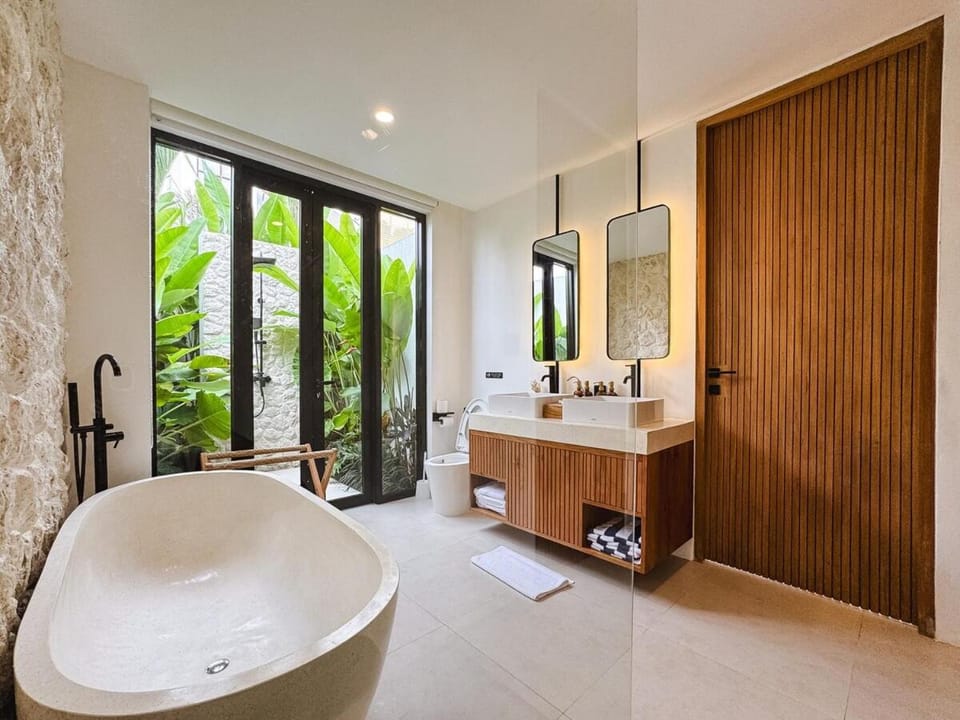 Casa Luna - Cozy Modern 3BR Villa Spacious Garden and Lounge Villa in Kediri