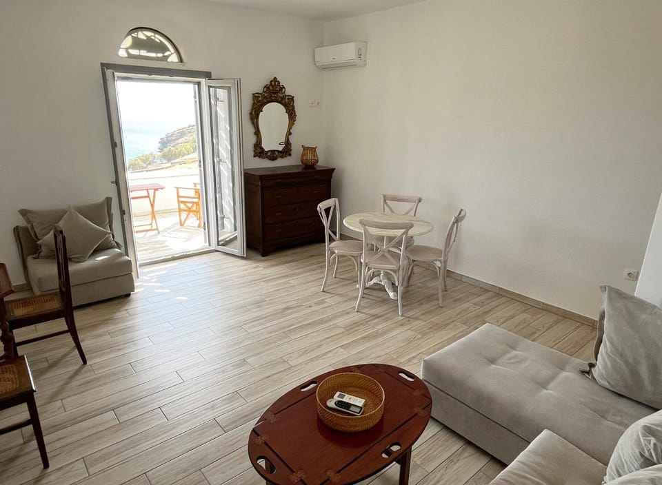 Rosalie Home - Aegean Poseidon Apartment in Decentralized Administration of the Aegean