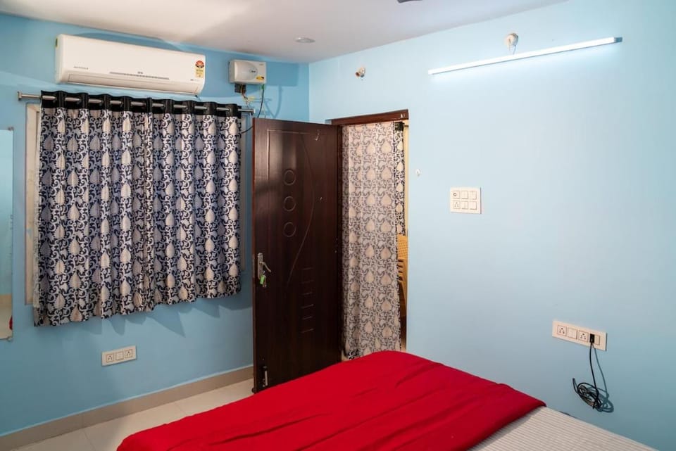 Bed, Photo of the whole room, Bedroom, air conditioner