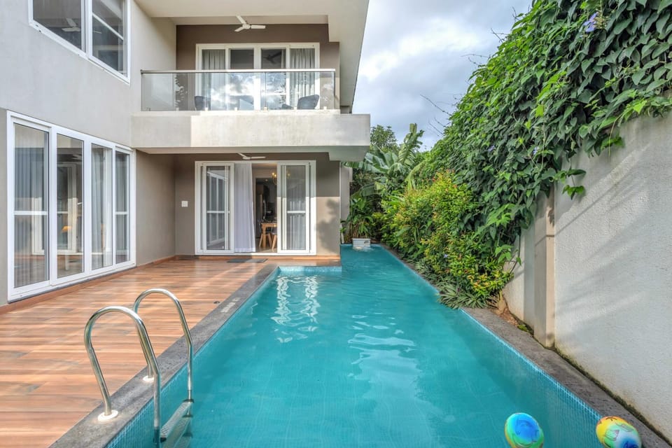 Swimming pool, Swimming pool