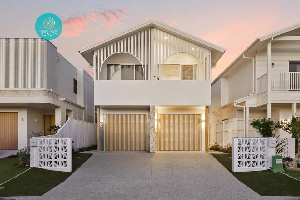 3-Bed Kingscliff Beach Stay | Private Plunge Pool House in Kingscliff
