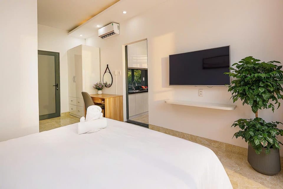 Bed, TV and multimedia, Bedroom, air conditioner