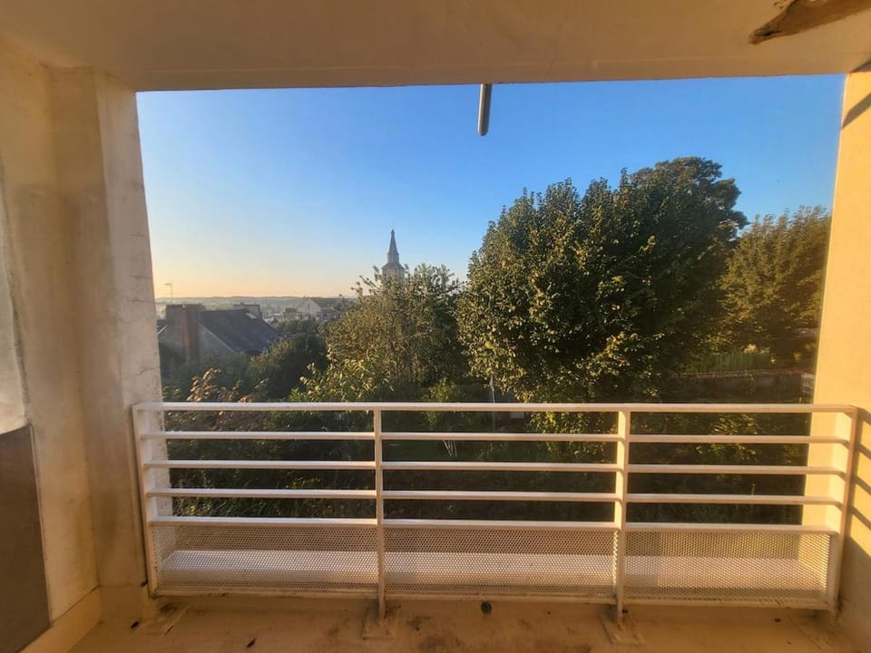 Appartement F3 avec belles vues sur la ville et la campagne Apartment in Nouvelle-Aquitaine