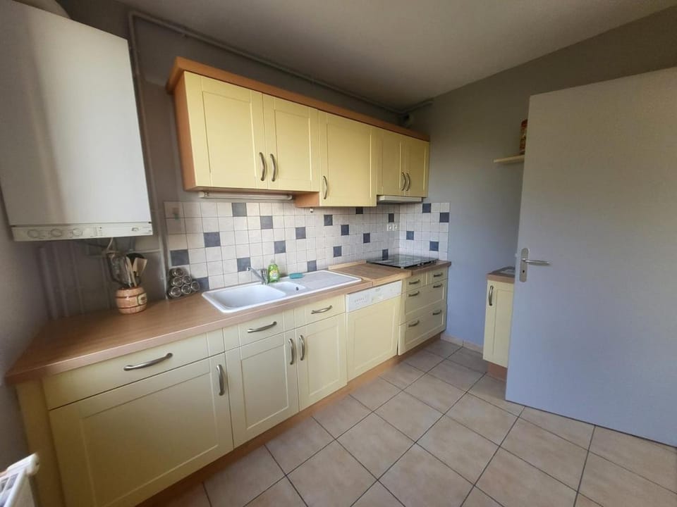 Appartement F3 avec belles vues sur la ville et la campagne Apartment in Nouvelle-Aquitaine