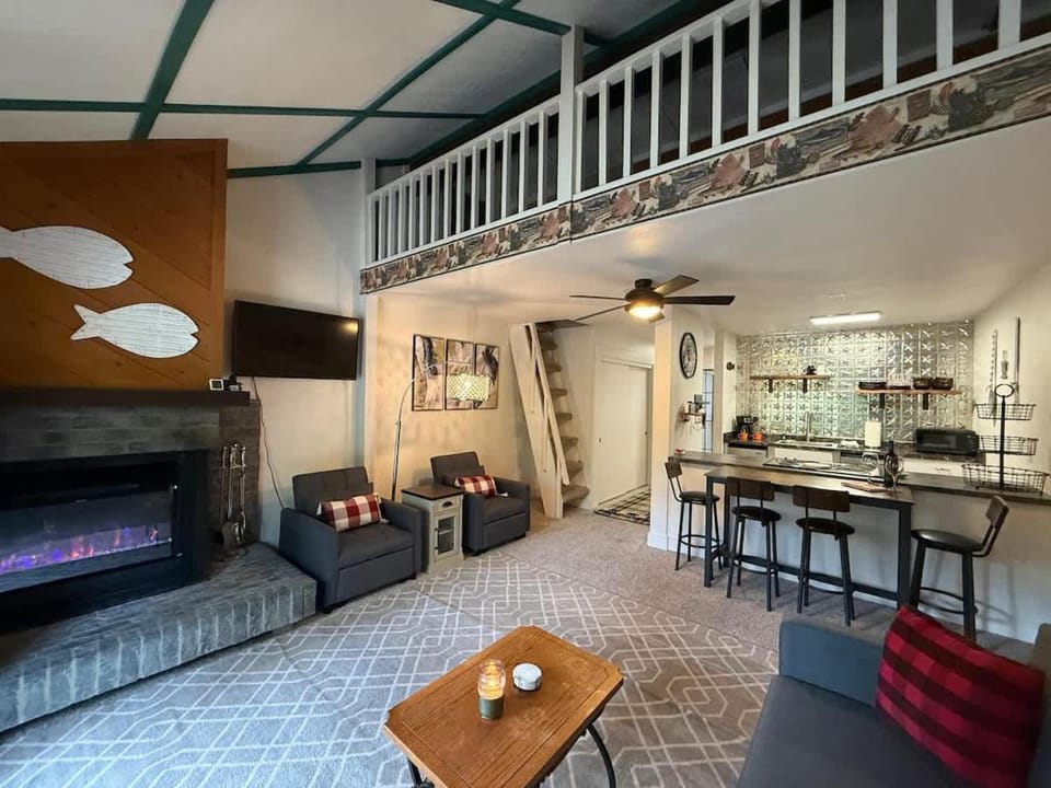 Cozy Shaver Lake Studio with Pool and Hot Tub In Bretz Mill Condominiums House in Shaver Lake