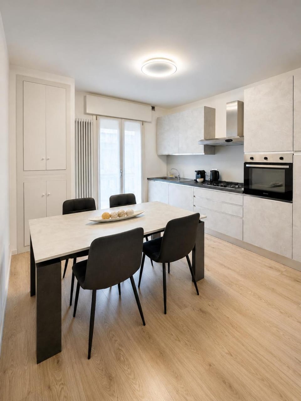 Coffee/tea facilities, Kitchen or kitchenette, dishwasher, oven, kitchen