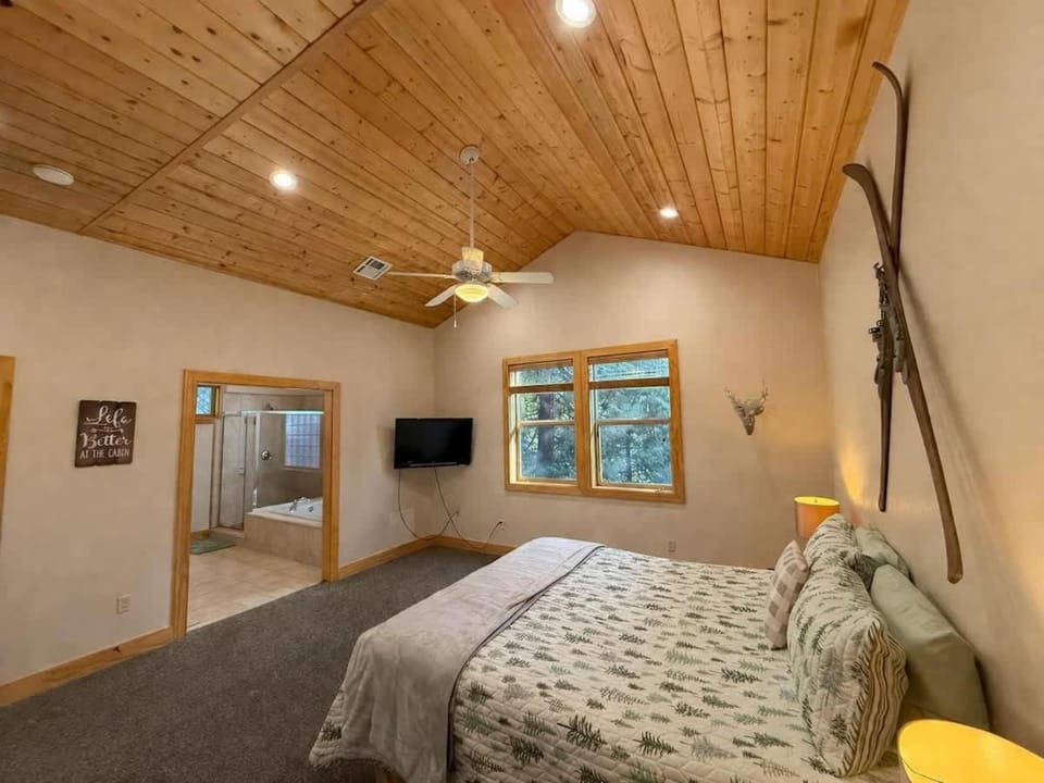 Recreation Retreat House in Shaver Lake