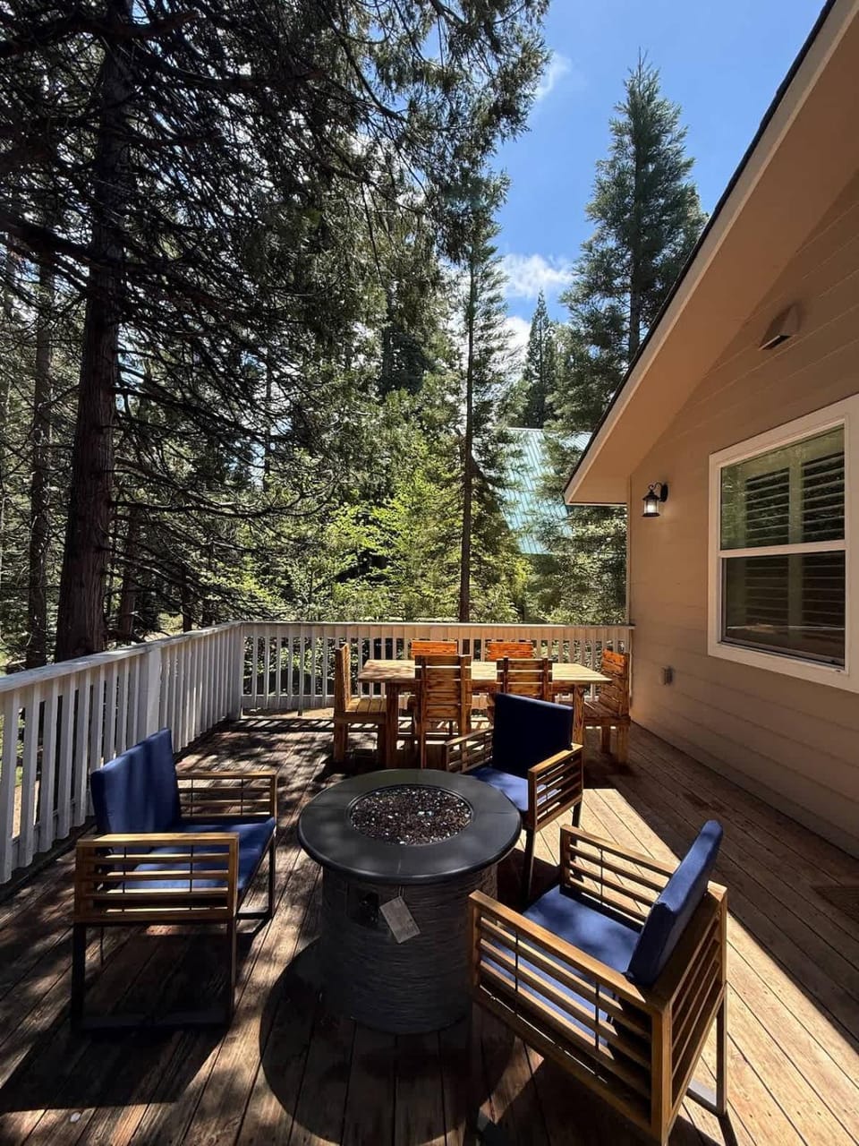 Silver Pine Getaway Cozy Ockenden Ranch Community Tennis Pickleball Basketball Courts House in Shaver Lake