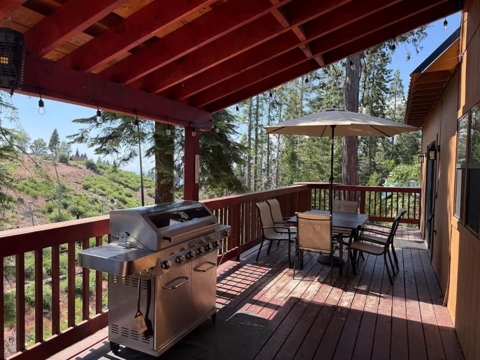 Ember Creek Cabin 3 Bedroom & Loft Family Retreat & Amazing Views Cabin in Shaver Lake