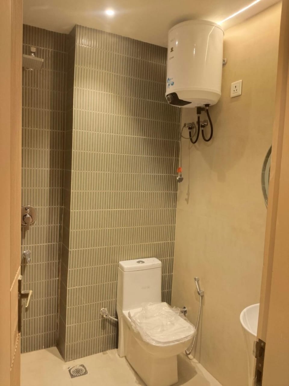 New 1BHK, Golf Course Rd - 24x7 Backup Apartment in Gurugram