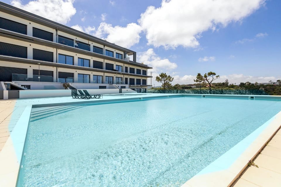 Wave Throne Nazare Heights Pool and Terrace Apartment in Nazaré