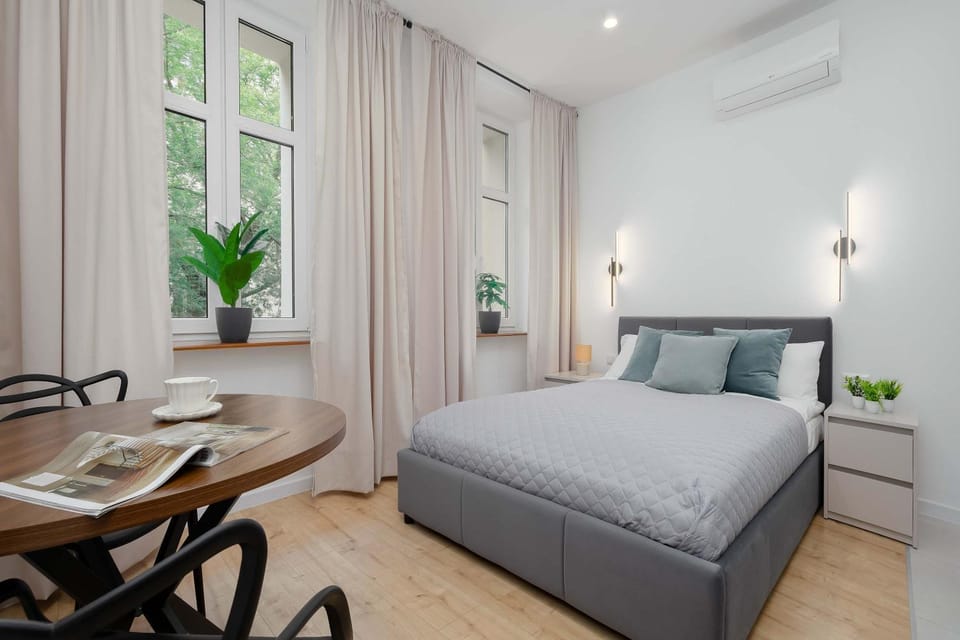 Bed, Photo of the whole room, Seating area