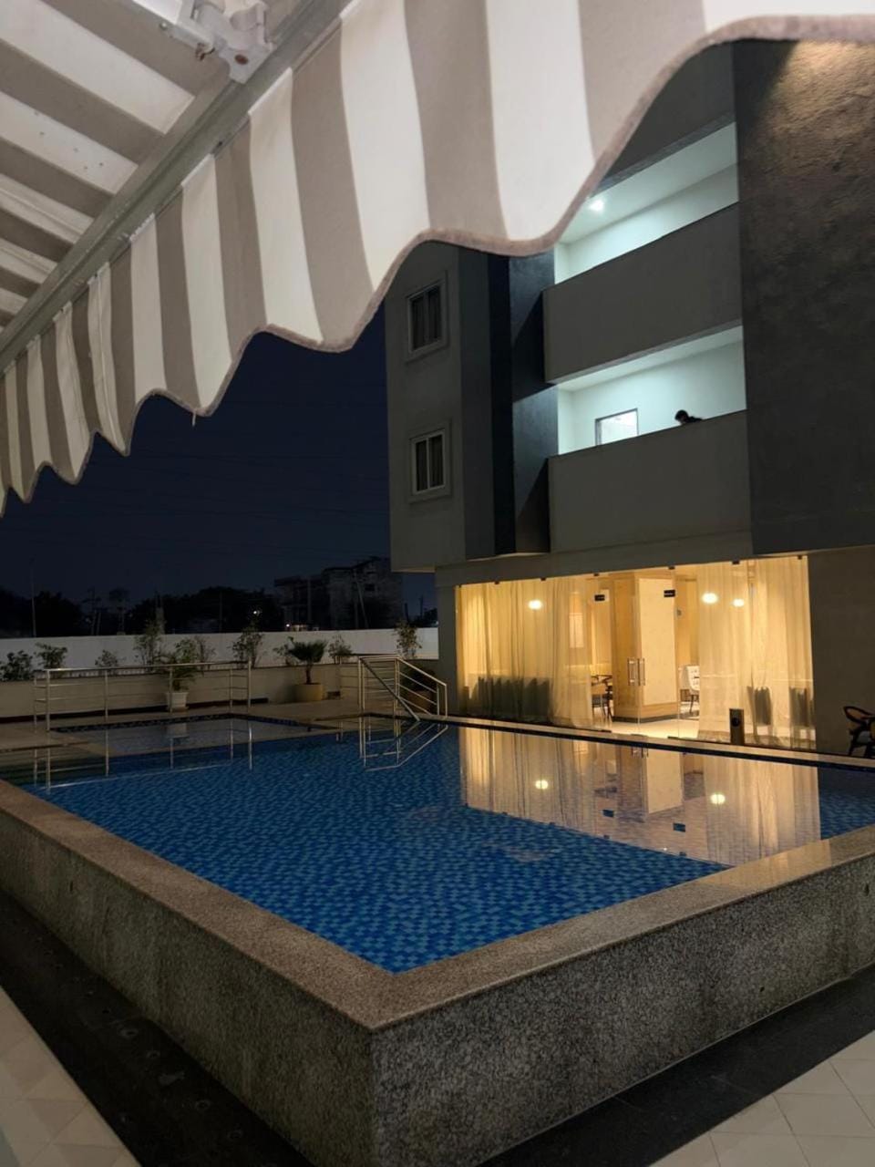 Swimming pool