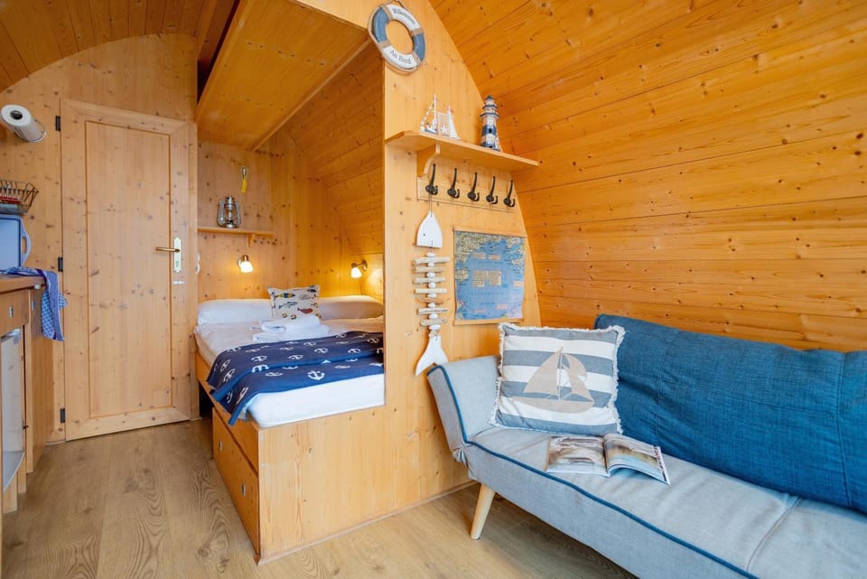 Living room, Bedroom