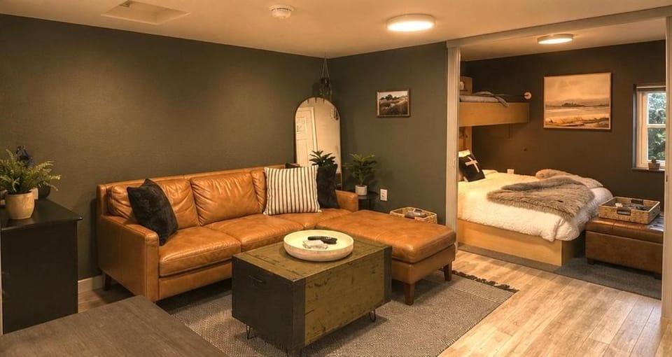 Luxury Cozy Studio Fireplace & Plush Bedding Apartment in Girdwood