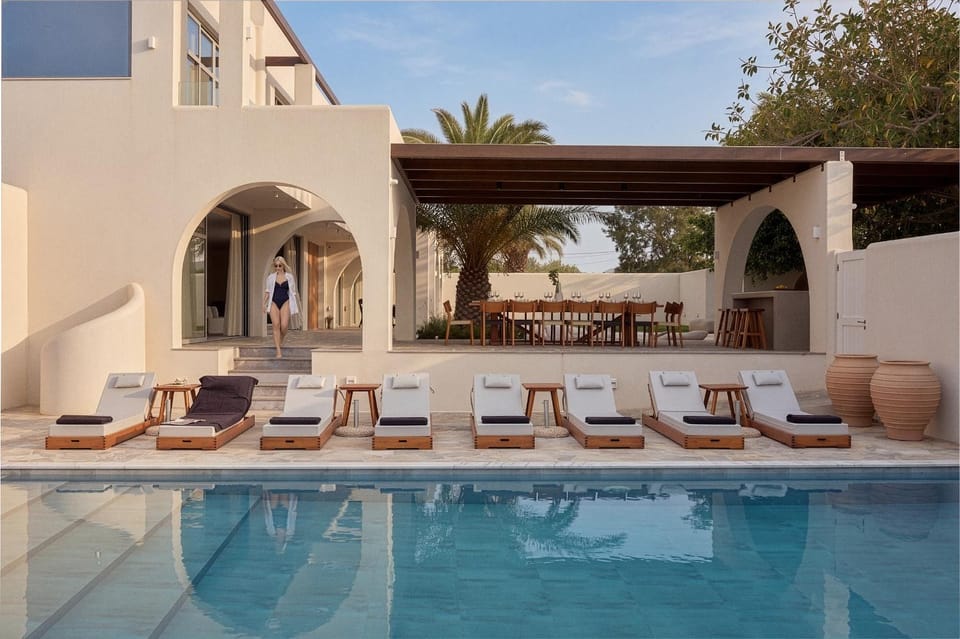 Property building, Day, Seating area, Pool view