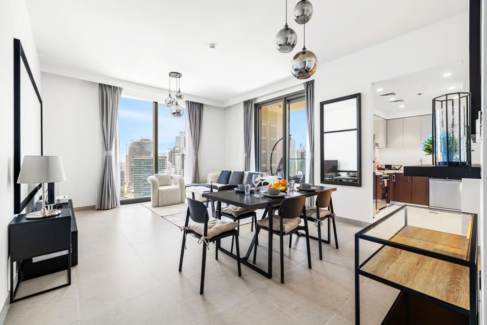 TV and multimedia, Kitchen or kitchenette, Living room, Seating area, Dining area