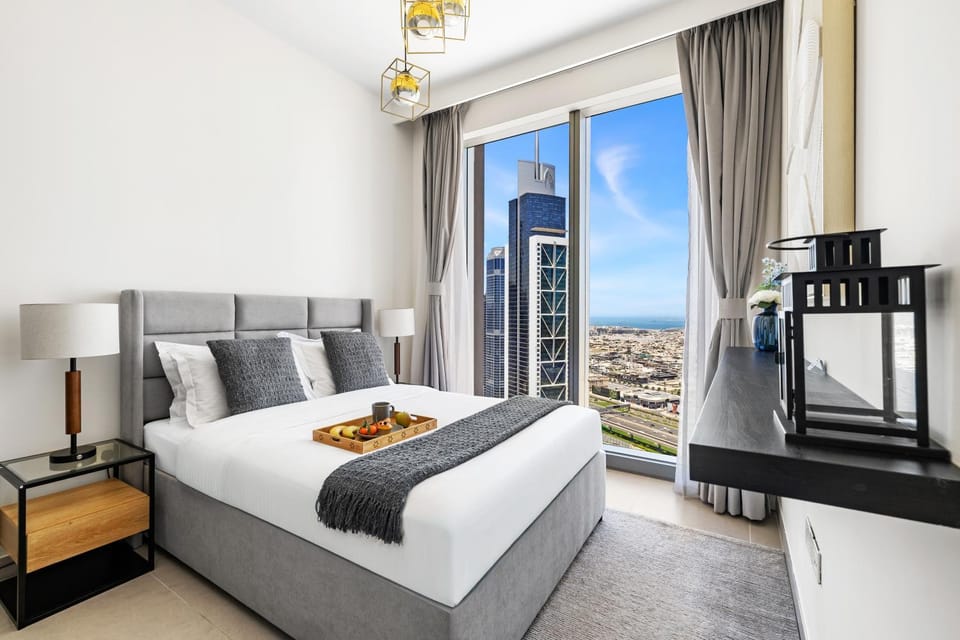 Bed, TV and multimedia, View (from property/room), Balcony/Terrace, Food and drinks, Photo of the whole room, Bedroom, Food, minibar