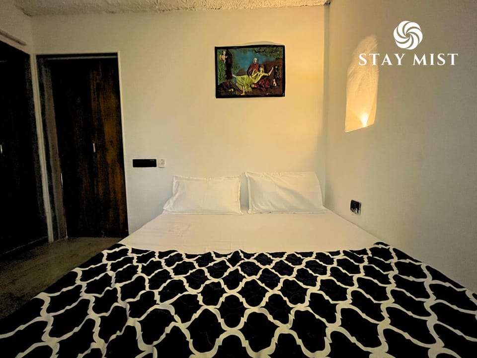 Mykonos 2 BHK I Santorini Style Theme Bed and Breakfast in Alibag
