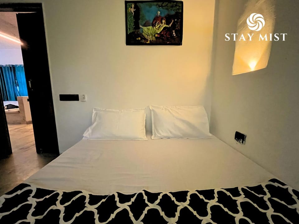 Mykonos 2 BHK I Santorini Style Theme Bed and Breakfast in Alibag