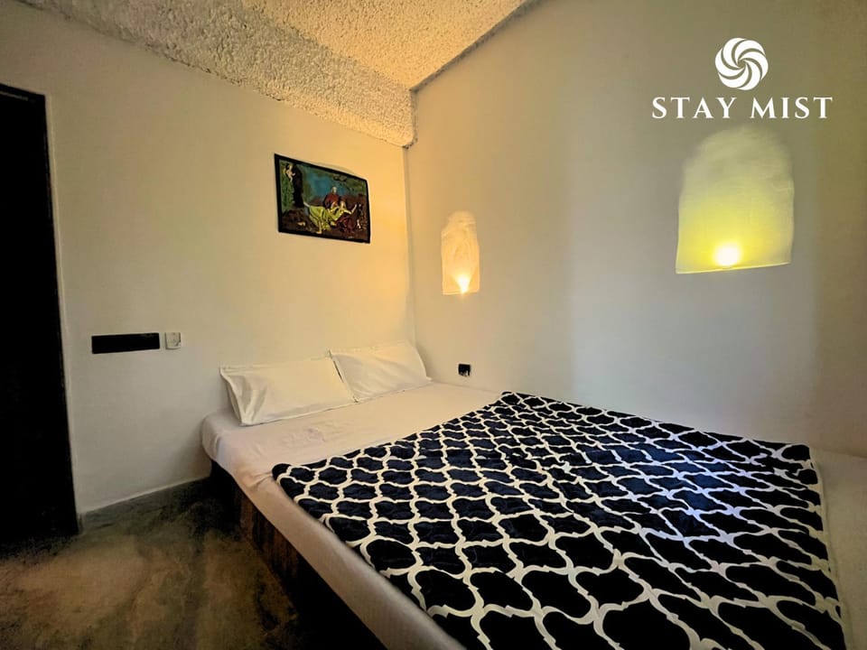 Mykonos 2 BHK I Santorini Style Theme Bed and Breakfast in Alibag