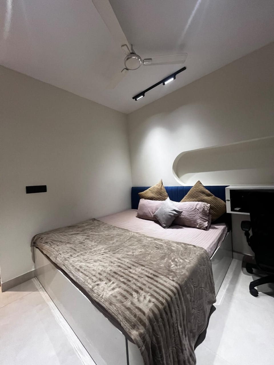 Ivory stays Cozy Urban Escape Premium studio near rapid metro 55-56 Apartment in Gurugram