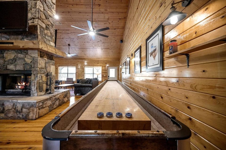 Large Riverfront Group Cabin on Mountain Fork River Near Broken Bow, Oklahoma Cabin in Arkansas